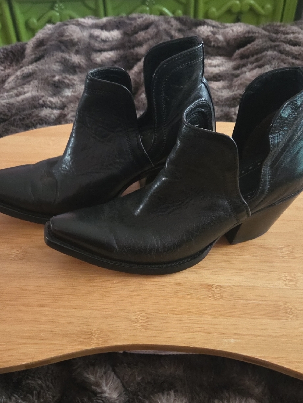 ARIAT Dixon Black Leather Snip Toe Ankle Booties - Picture 5 of 9